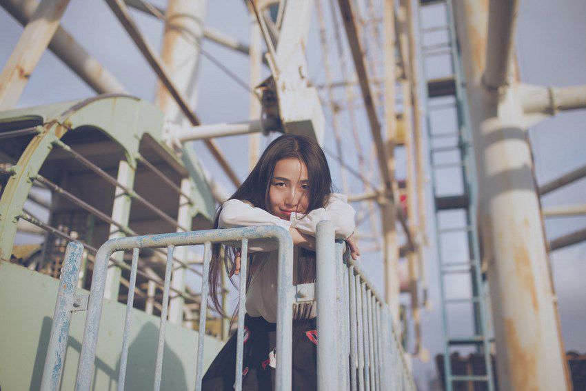 90后清纯美女摩天轮乐园唯美写真大片