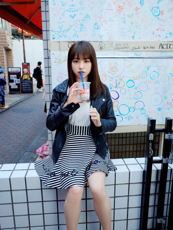 日本女优佐藤利奈超短裙街拍大片