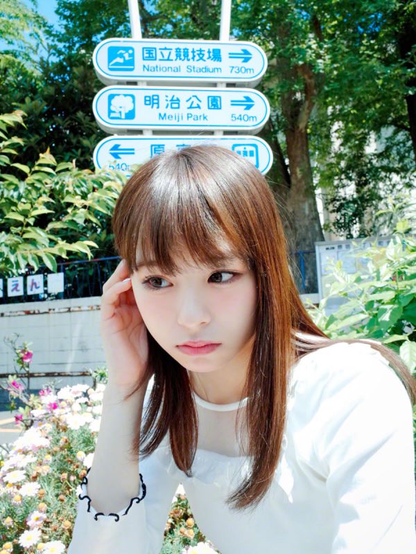 日本女优佐藤利奈超短裙街拍大片