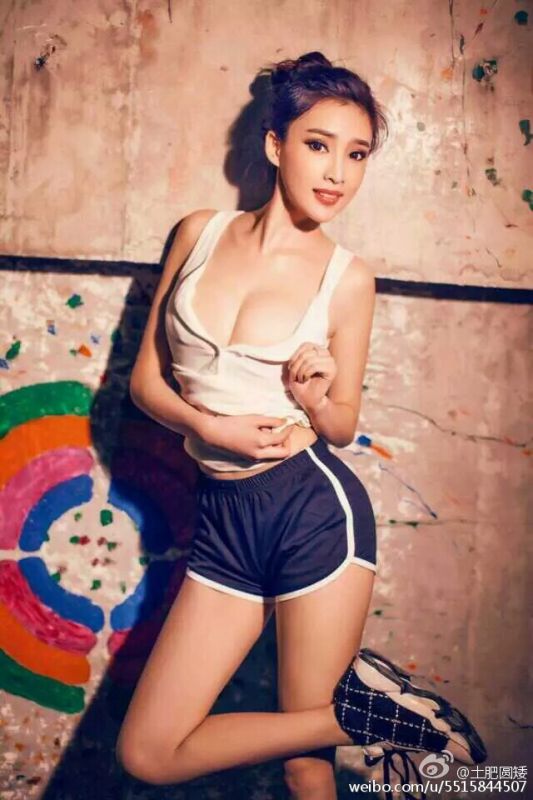 巨乳美女周妍希浴室湿身诱惑图