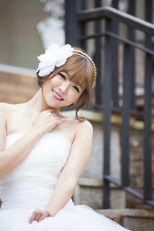 韩国车模李恩慧白色婚纱唯美写照