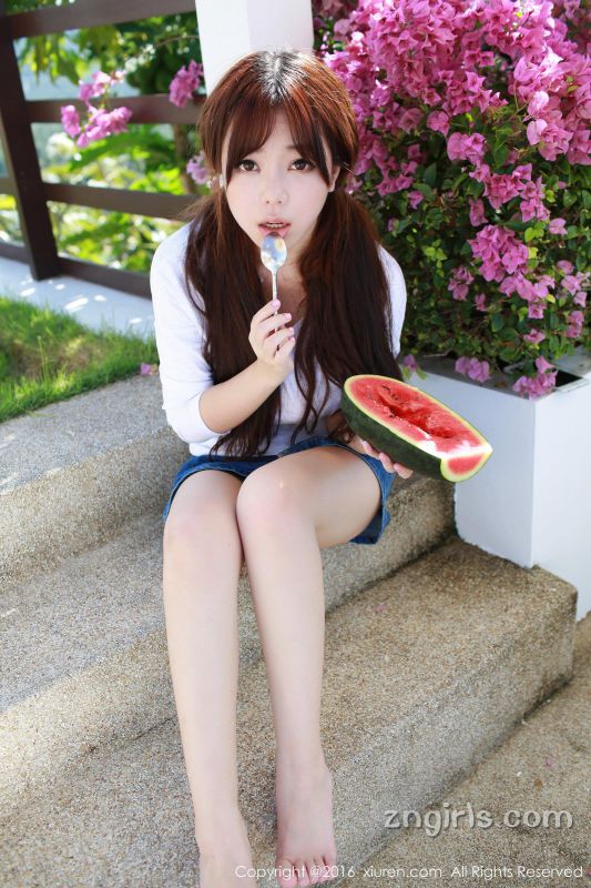 秀人网童颜巨乳刘飞儿私房诱惑写真