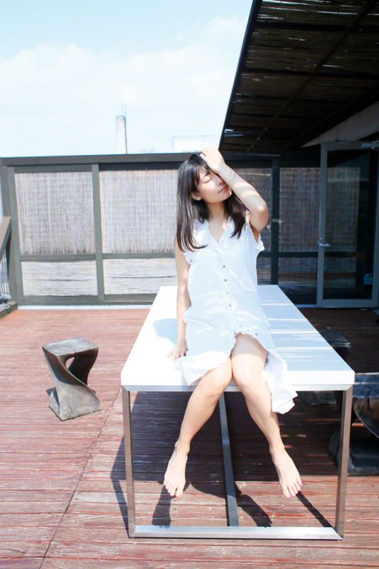 日本av女优外冈好梨花室内白色内衣秀