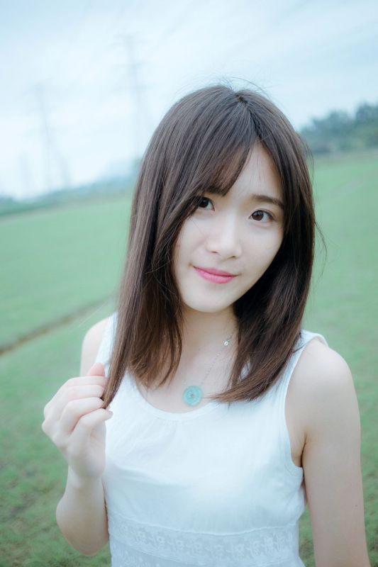 90后邻家甜美素颜美女迷人生活照