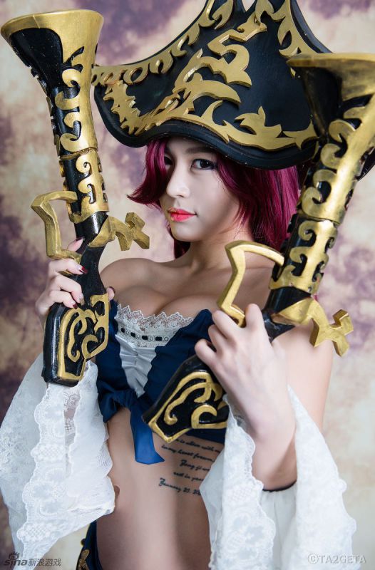 韩国性感妹子COS巨乳lol女枪