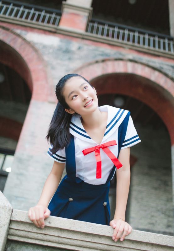 00后清纯美女萝莉柴蔚校园写真