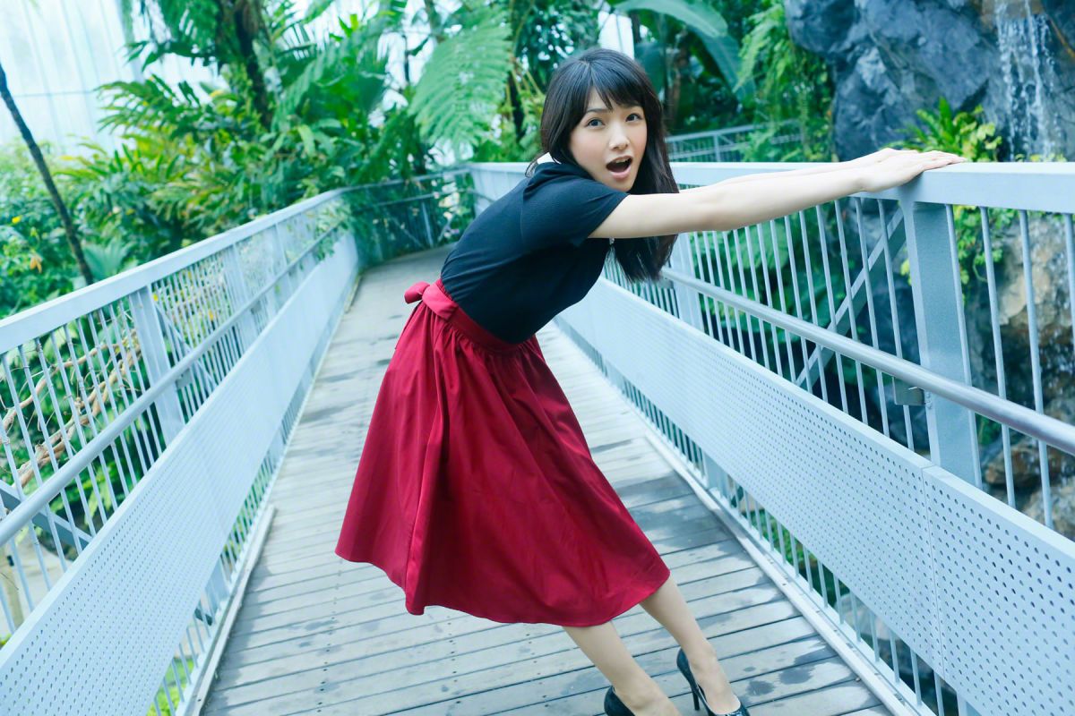 日本av女优外冈好梨花室内白色内衣秀