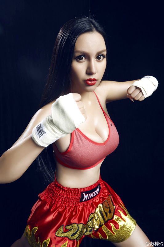 巨乳美女苏梓玲泳池比基尼诱惑图片