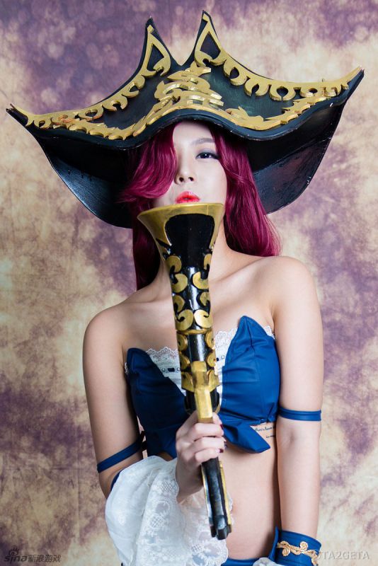 韩国性感妹子COS巨乳lol女枪