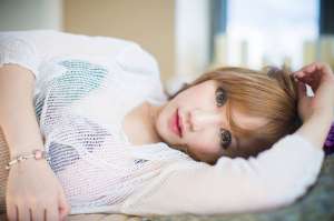 90后电玩美女黄容安性感卖萌自拍照