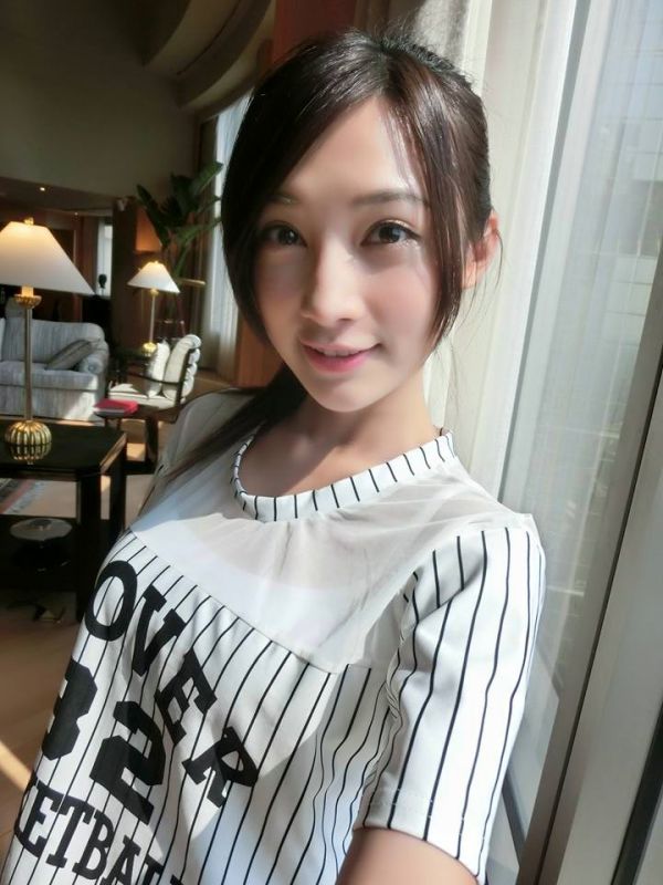 靓丽美女江滴滴性感身段百变写真