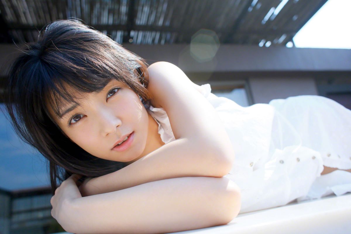 日本av女优外冈好梨花室内白色内衣秀