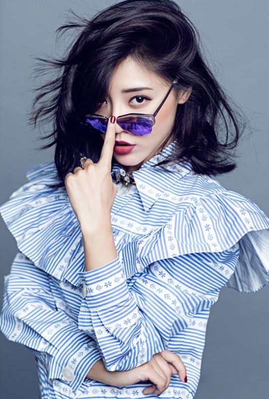 女演员邓家佳复古写真彰显女王范