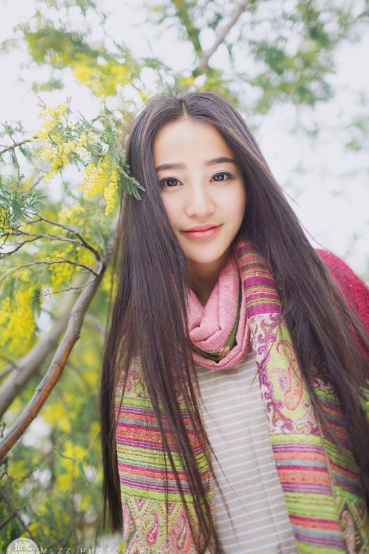 纯净氧气美女雪中红衣写真