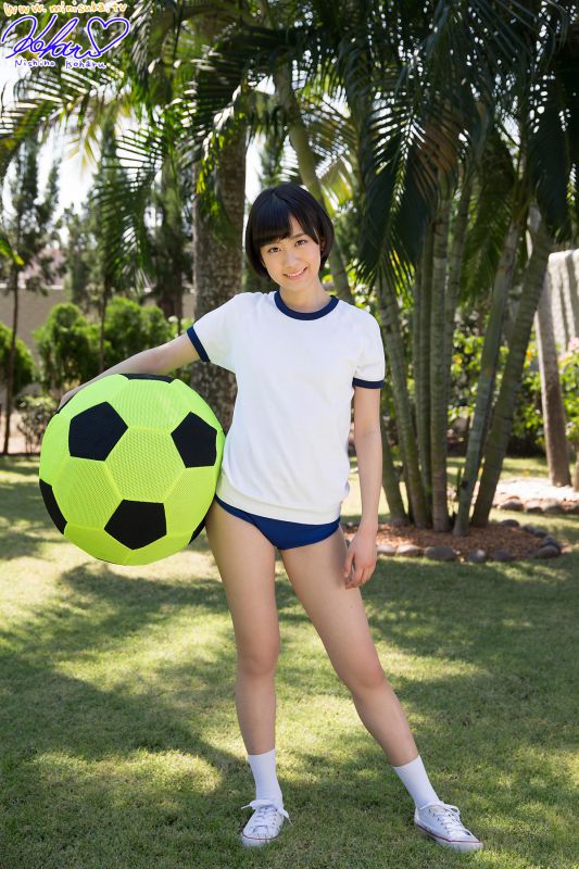 日本短发美女西野小春清纯唯美外拍照