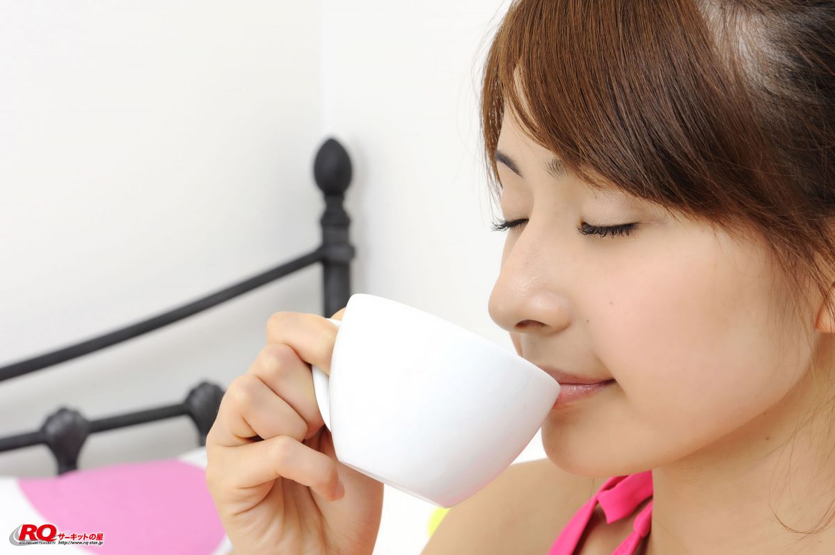 日本美女泽井玲菜粉嫩比基尼泳装惹人爱