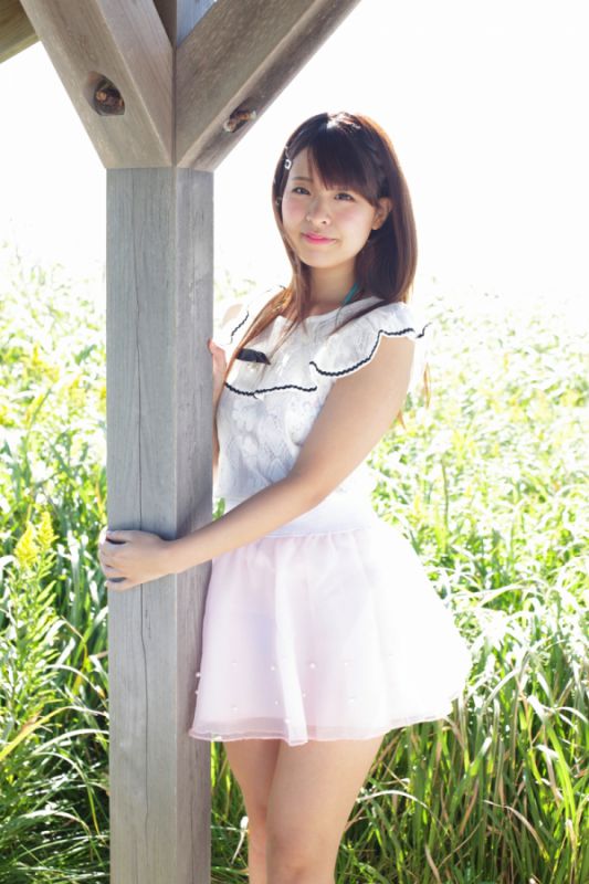 日本可爱美女田边由奈户外小清新图片