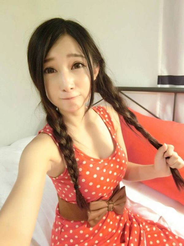 靓丽美女江滴滴性感身段百变写真