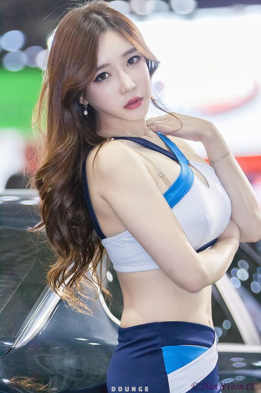 韩国甜美车模李花莉妩媚性感写真