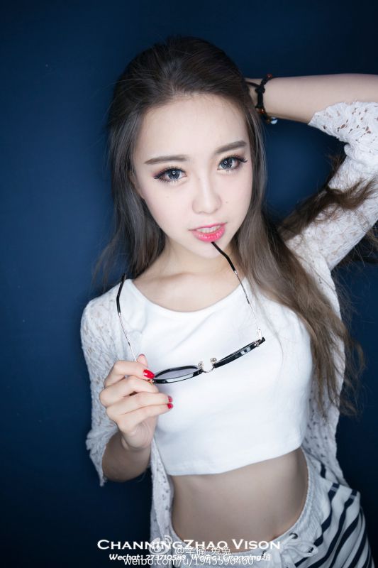 气质美女辛楠兔兔街头唯美写真套图