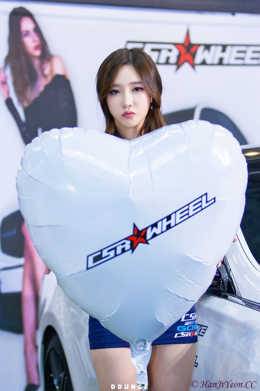 韩国甜美车模李花莉妩媚性感写真