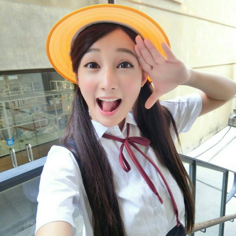 靓丽美女江滴滴性感身段百变写真