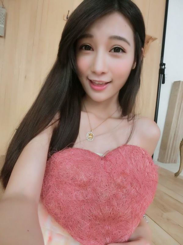 靓丽美女江滴滴性感身段百变写真