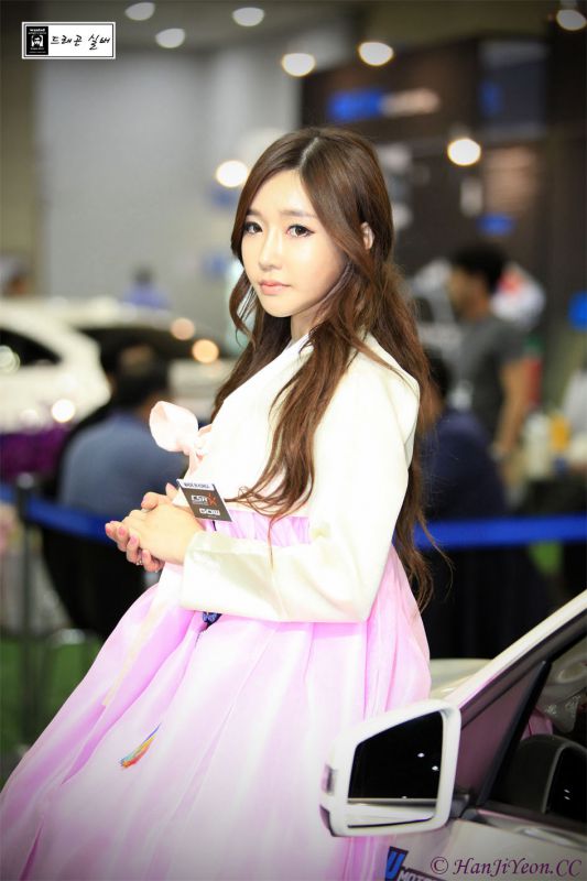韩国甜美车模李花莉妩媚性感写真