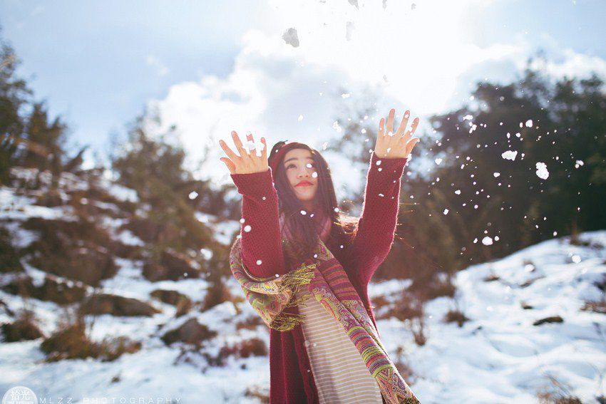 纯净氧气美女雪中红衣写真
