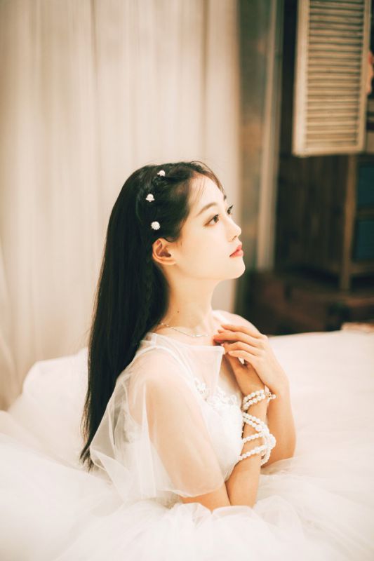 气质治愈系美少女公主裙文艺写真