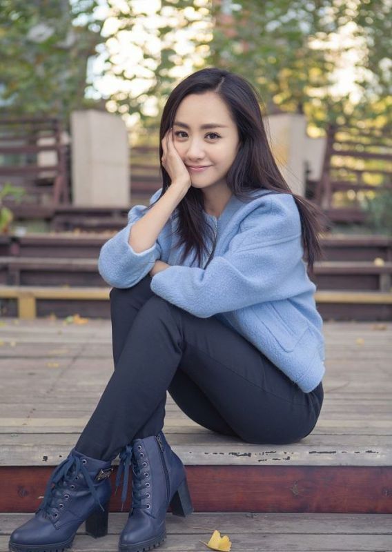 杨蓉街头唯美写真大片展别样风情