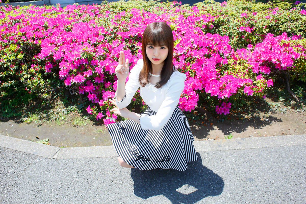 日本女优佐藤利奈超短裙街拍大片