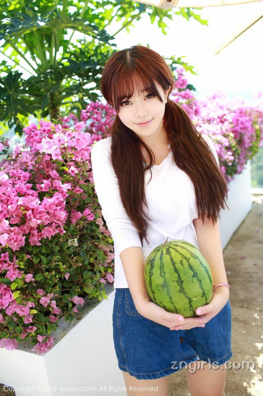 秀人网童颜巨乳刘飞儿私房诱惑写真