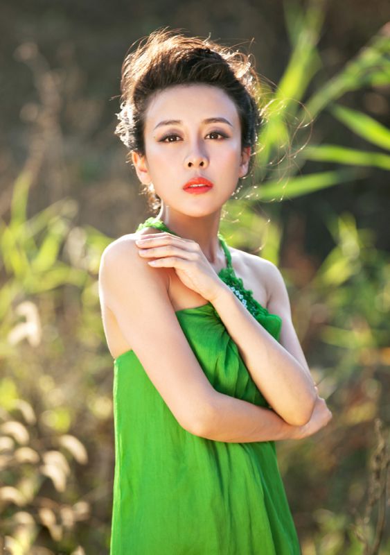 美女主持人贾媛媛野外清新治愈写真