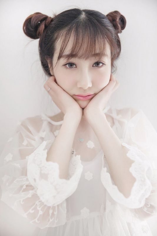清纯白嫩美眉变身可爱丫鬟