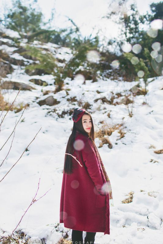 纯净氧气美女雪中红衣写真