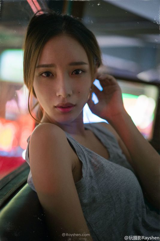 清纯短发女生何欢mandy迷人私房照