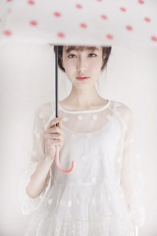 清纯白嫩美眉变身可爱丫鬟