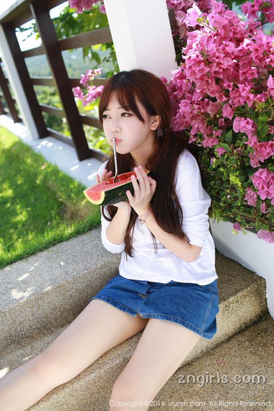 秀人网童颜巨乳刘飞儿私房诱惑写真