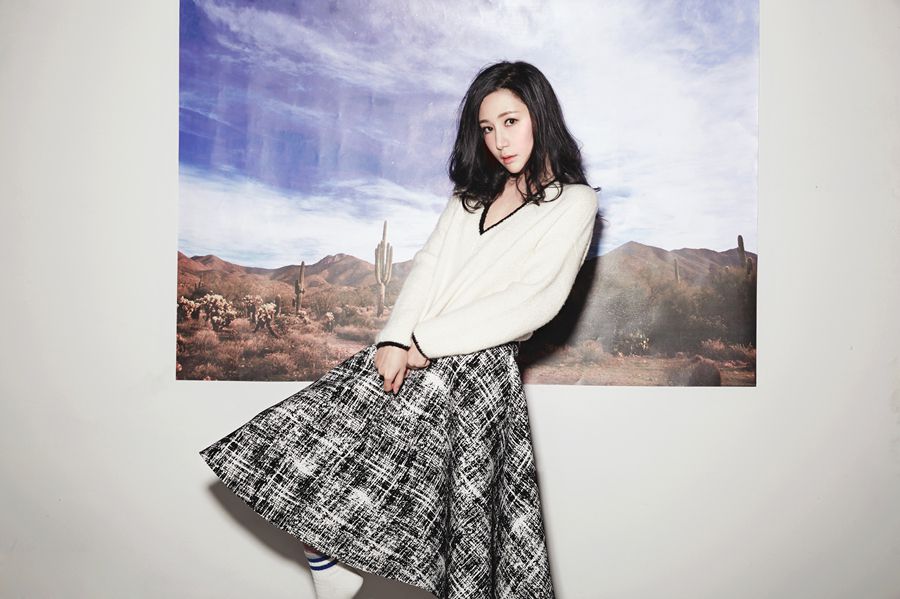 刘梓妍清新亮丽写真尽显优雅女性范