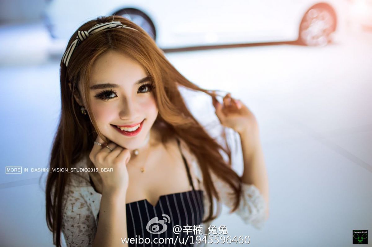 气质美女辛楠兔兔街头唯美写真套图