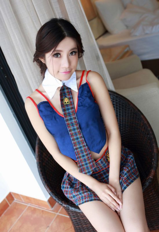 性感学生制服美女绮嘉Ula私房诱惑写真