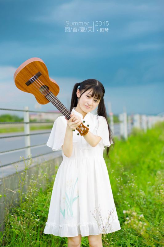 双马尾美少女迷人外景甜美写真