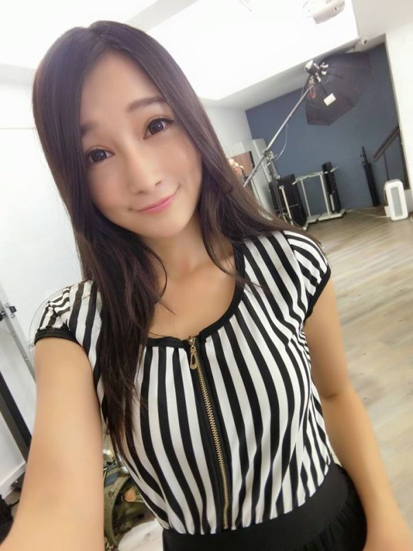 靓丽美女江滴滴性感身段百变写真