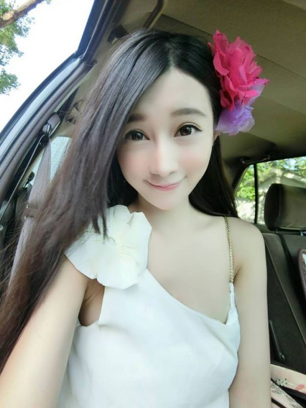 靓丽美女江滴滴性感身段百变写真