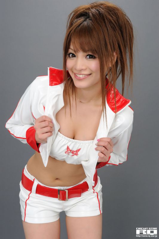 日本极品美女春菜惠棚拍秀大长腿写照