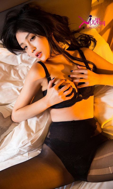 爱尤物酥胸美女张鑫Amy私房性感内衣秀