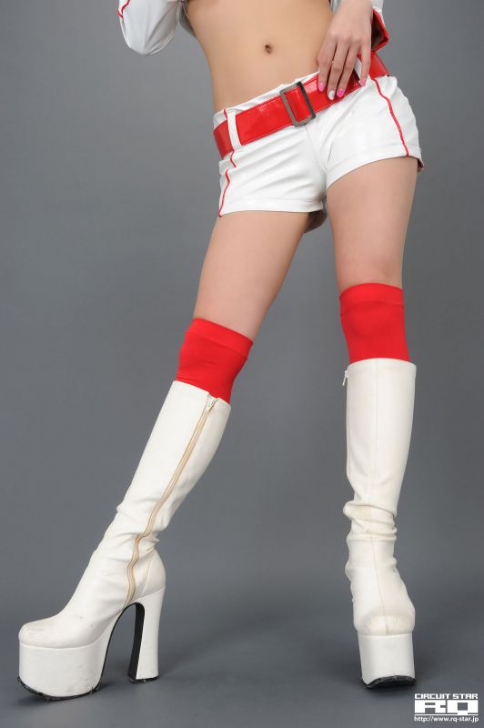 日本极品美女春菜惠棚拍秀大长腿写照