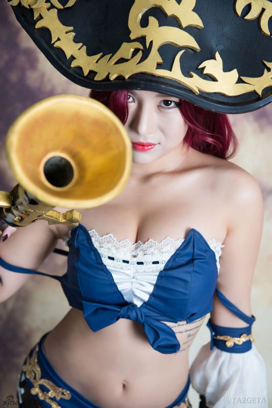 韩国性感妹子COS巨乳lol女枪