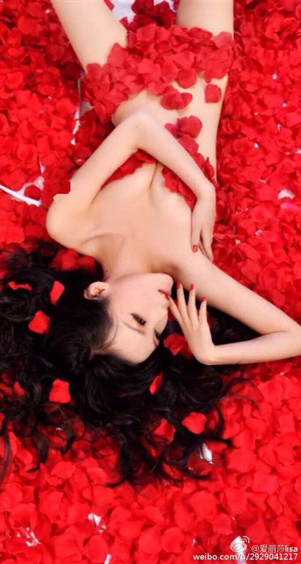 妖娆美女爱丽莎Lisa户外性感内衣秀